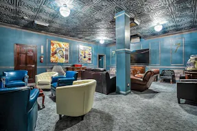 Hollywood Cigar Bar & Lounge - Image 1