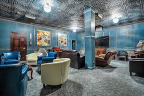 Hollywood Cigar Bar & Lounge - Image 1