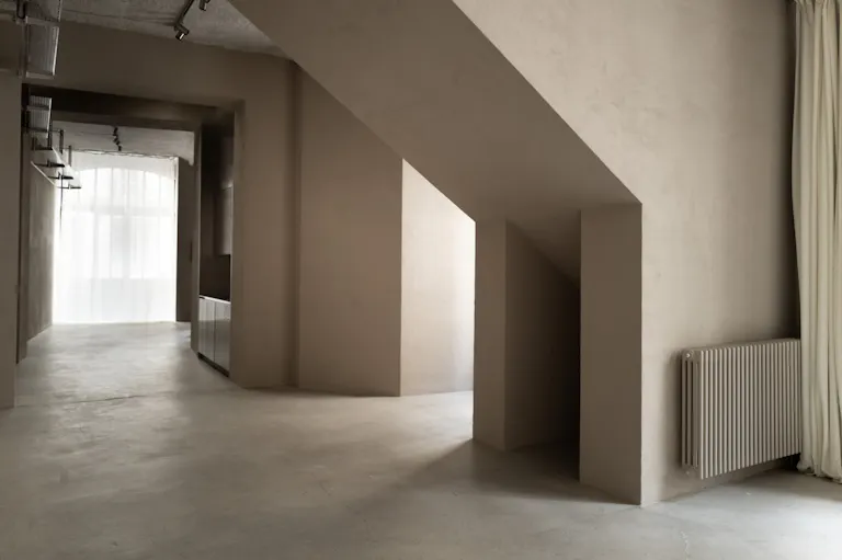 Atypical design gallery & shooting space in the Marais - Image 2