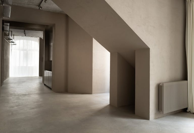 Atypical design gallery & shooting space in the Marais - Image 2