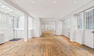 Contemporary Showroom in Le Marais - Image 0