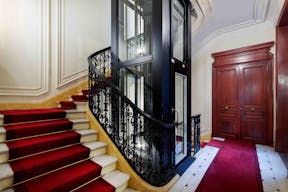 Gorgeous Space Near Monceau Park - Image 8