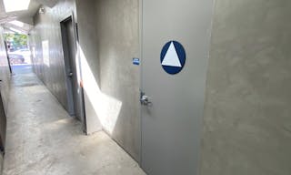 Trendy Melrose Pop-Up Shop / Boutique Space - Image 3