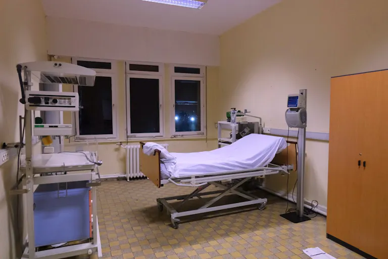Décor/Lieu de tournage: Chambre Hôpital - Image 0