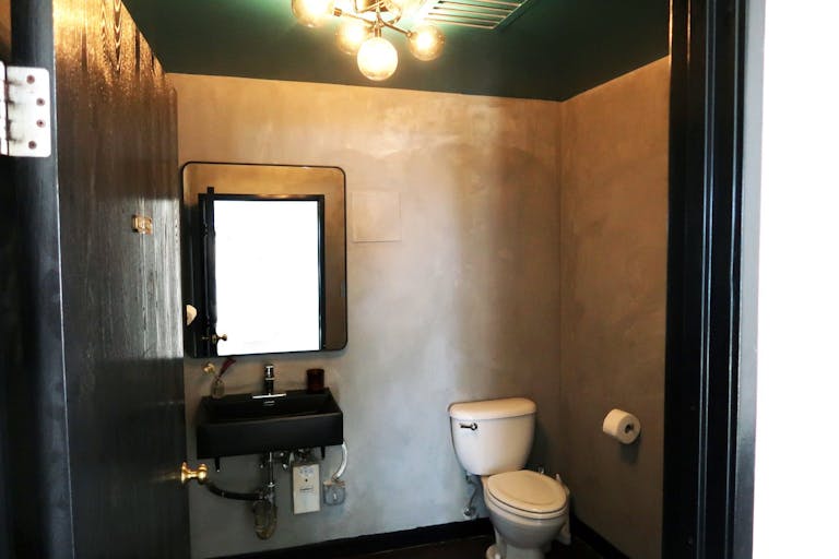 Ground Floor Store Front Multi- Use Retail/ Pop Up Space in Prime DTLA Location - Image 4