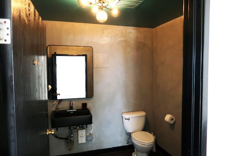 Ground Floor Store Front Multi- Use Retail/ Pop Up Space in Prime DTLA Location - Image 4