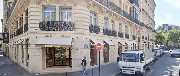 Corner Boutique - Prime Area - Triangle d'Or - Image 3