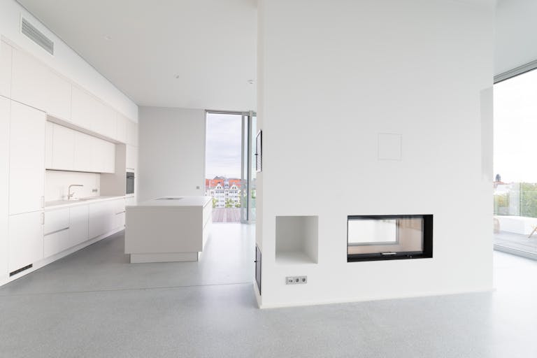 Soiree Rooftop with Skyline View - Image 4