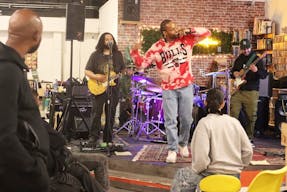 Store Stage at Nivessa Hollywood - Image 22