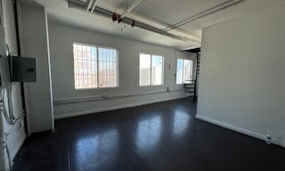 2 floor Big white open space with lights - Image 19