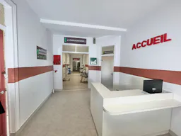 Décor/Lieu de tournage: Hôpital - Clinique Privée - Image 1