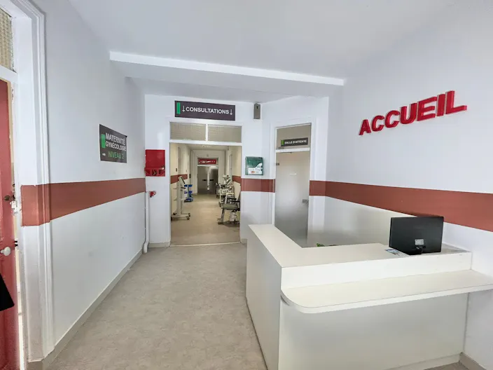 Décor/Lieu de tournage: Hôpital - Clinique Privée - Image 1