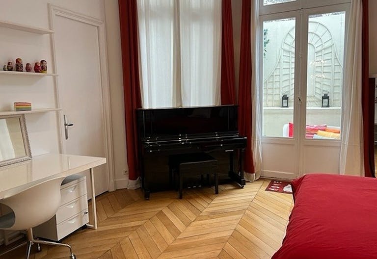 Elegant Apartment Paris 17th Arrondissement - Monceau Area - Image 2