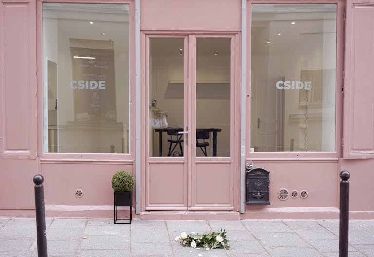 Élégante Boutique Ephémère Rose à Paris - Image 0