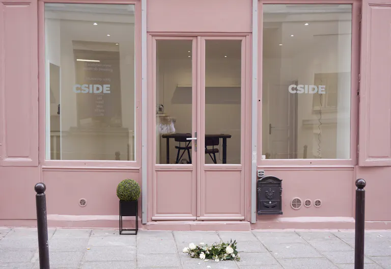 Élégante Boutique Ephémère Rose à Paris - Image 0