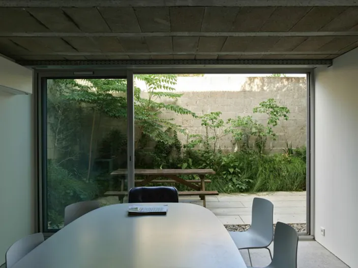 Espace de 100m2 de type atelier connect� � un jardin et � la rue-lieu polyvalent et charmant - Image 3