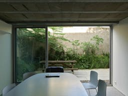 Espace de 100m2 de type atelier connect� � un jardin et � la rue-lieu polyvalent et charmant - Image 3