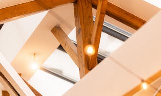 Elegant & Light flooded loft with storefront - Image 7