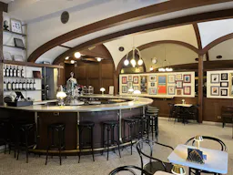 Vntage downtown cocktail bar on the ground floor of the historic Woolworth Building - Image 3