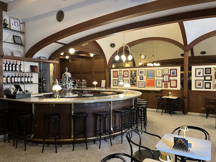 Vntage downtown cocktail bar on the ground floor of the historic Woolworth Building - Image 3