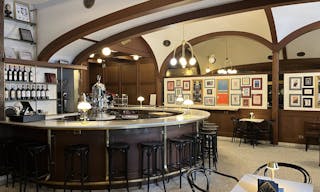 Vntage downtown cocktail bar on the ground floor of the historic Woolworth Building - Image 3