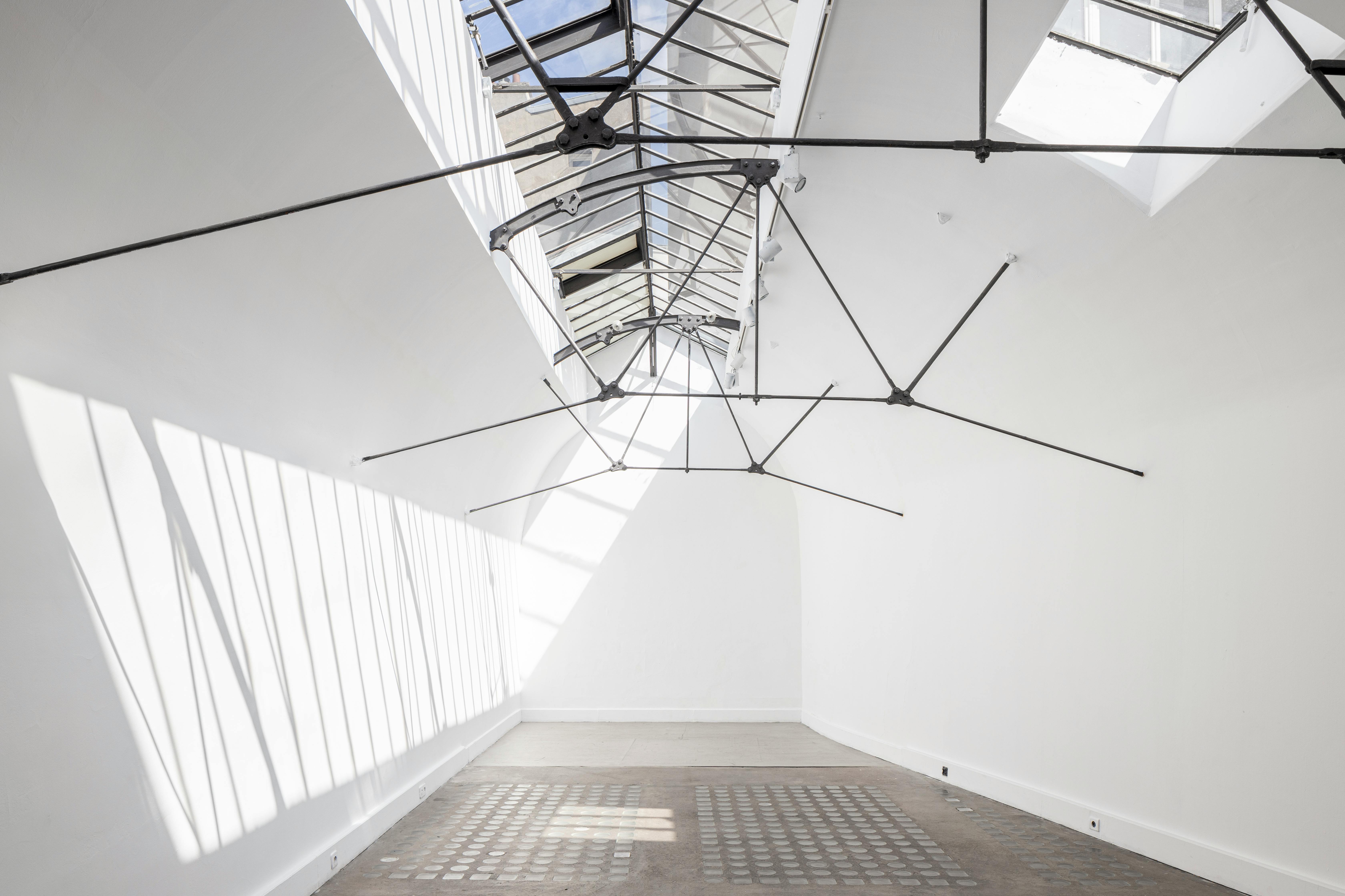 Spacious Industrial Showroom on Rue de Turenne, Paris