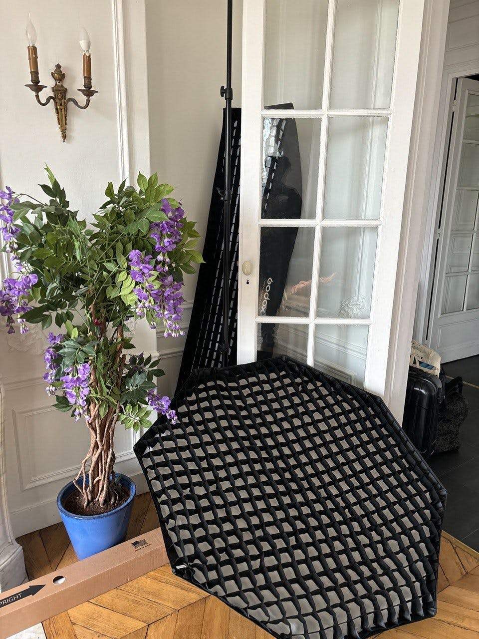 Fully Equipped 35 sqm Photo Studio and Showroom in Paris