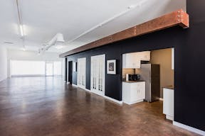 Pop-Up Retail / Art Gallery in Burbank - Image 2