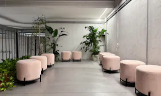 Raw Elegance: 300 sqm Industrial Open Space for Creative Projects, Showrooms and more. - Image 11