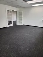 Doral unique office space with spectacular lake views - Image 5