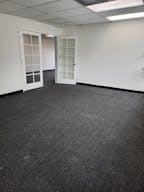 Doral unique office space with spectacular lake views - Image 5