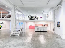 Ancien atelier devenu espace d'art au cœur du Port de Nice - Image 1