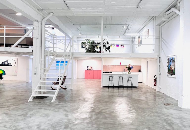 Ancien atelier devenu espace d'art au c?ur du Port de Nice - Image 1