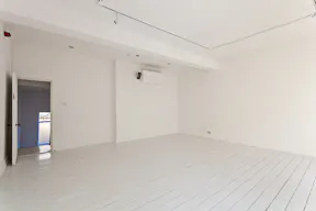 Exclusive Townhouse Rental in the Heart of London - Image 11