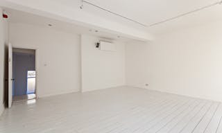 Exclusive Townhouse Rental in the Heart of London - Image 11