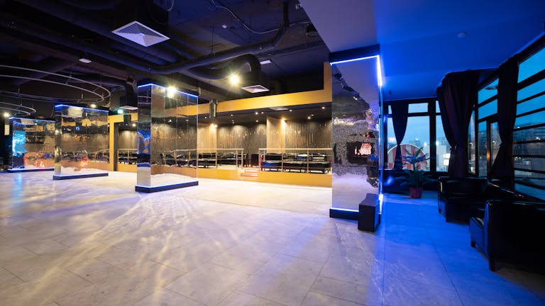 Central Venue with a Berliner Skyline View - Image 1