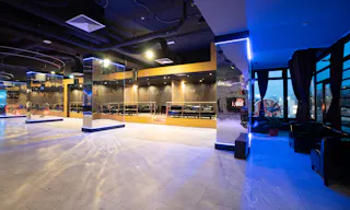 Central Venue with a Berliner Skyline View - Image 1