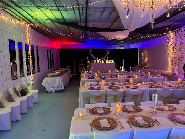 Vibrant Photo Studio in West Vegas - Image 4