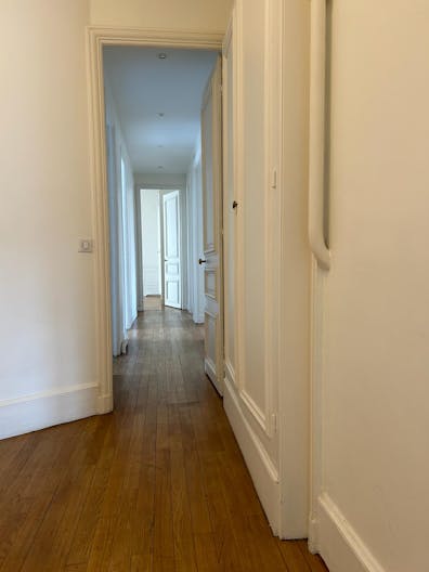 Apartment Showroom in Saint-Germain - Image 3