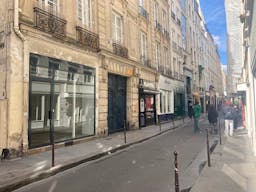 Charming Gallery in Le Marais - Image 12