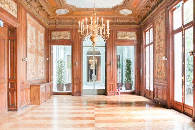 Historic Showrooms in Etoile - Image 2