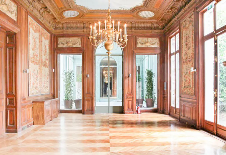 Historic Showrooms in Etoile - Image 2