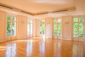 Historic Showrooms in Etoile - Image 3