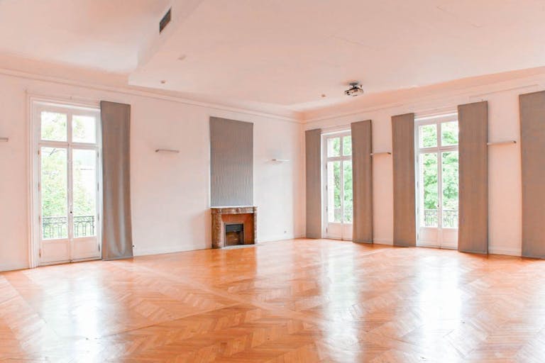 Historic Showrooms in Etoile - Image 4