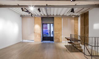 Classic Showroom in Palais Royal - Image 1