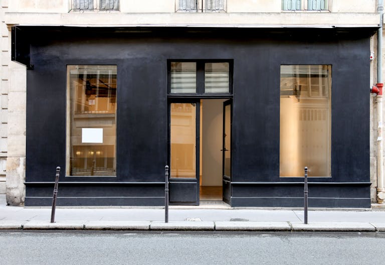 Classic Showroom in Palais Royal - Image 2