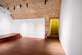 Classic Showroom in Palais Royal - Image 9