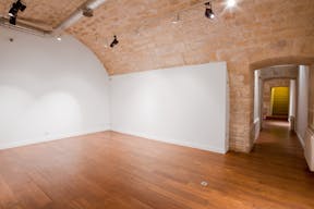 Classic Showroom in Palais Royal - Image 10