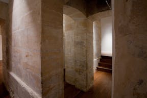 Classic Showroom in Palais Royal - Image 11