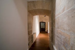 Classic Showroom in Palais Royal - Image 12